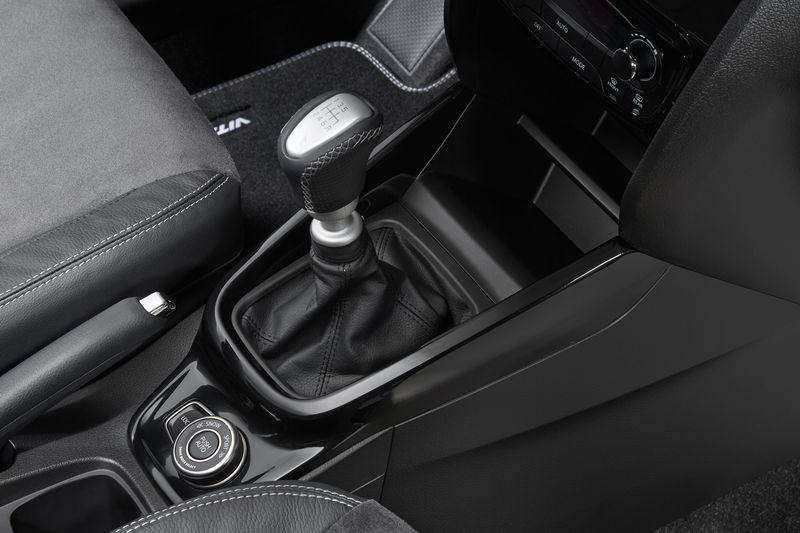 Centre Gear Shift AWD Surround - Black