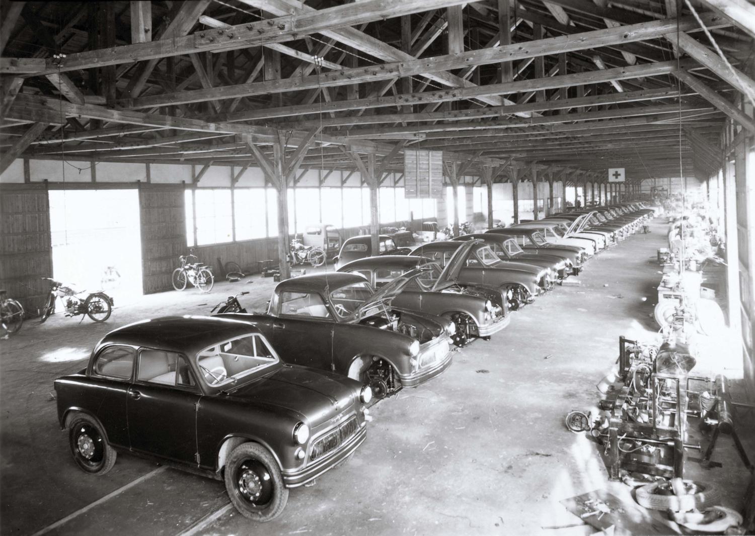 Suzulight_Production_in_the_Factory_1955.jpg