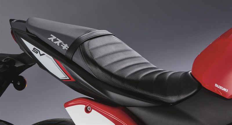 Tuck Roll Seat, SV650